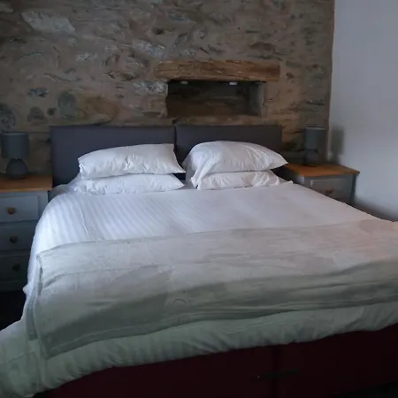 Newfield Hotel *